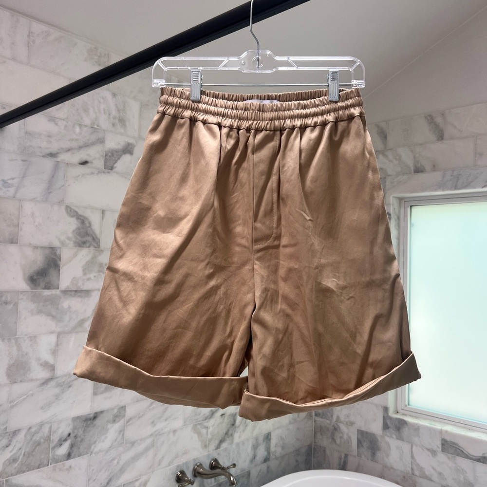 Women's Elastic Waist Turned-Hem Shorts in Tan